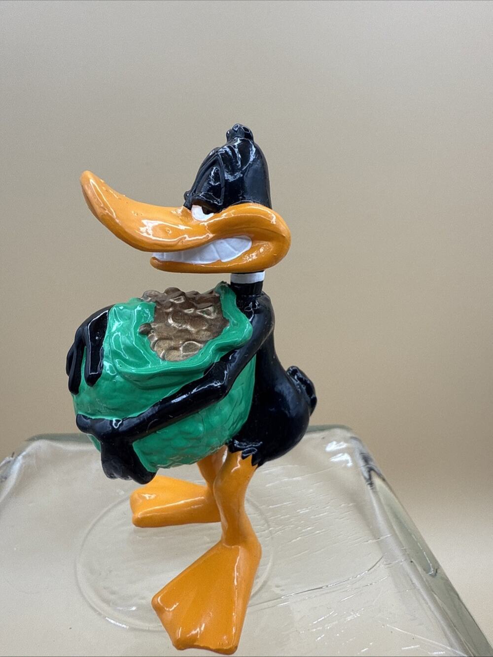 DAFFY wb toons DUCK pvc Hugging XL Bag of Coins Applause '95 Figure Looney 3.25"